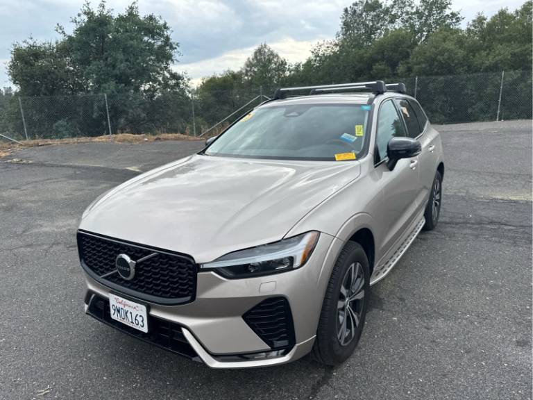 2024 Volvo XC60 Core Dark Theme