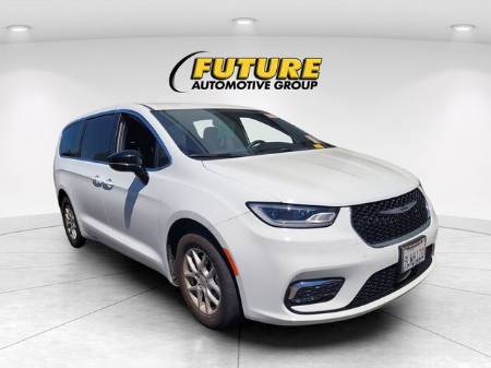 2024 Chrysler Pacifica Touring