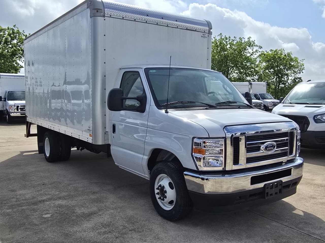 2025 Ford E-Series DRW E-350 Super Duty 176 in WB's photo