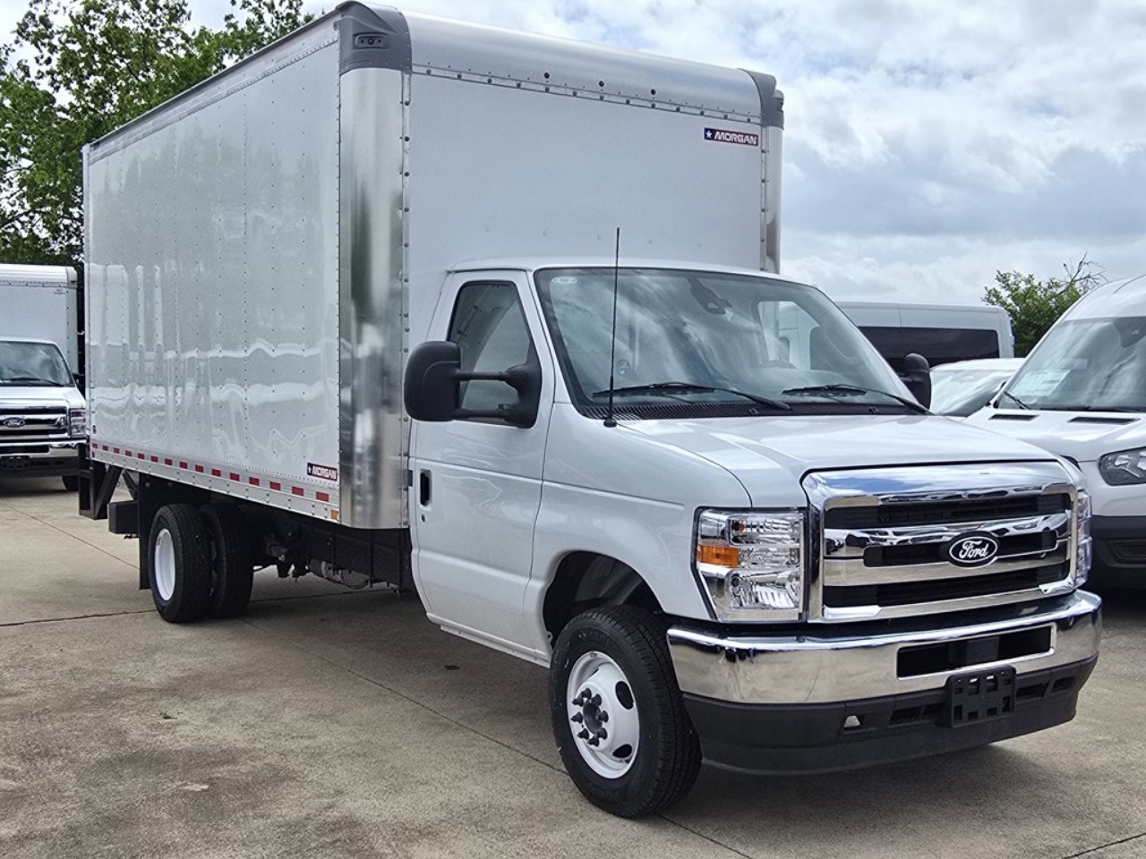 2026 Ford E-Series DRW E-450 Super Duty 176 in WB's photo