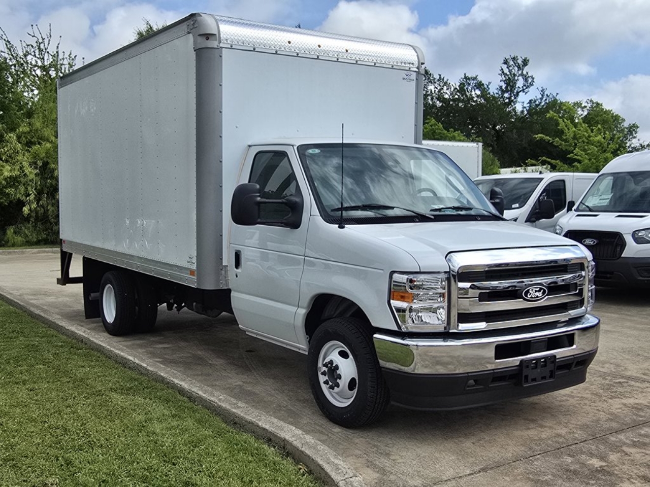 2026 Ford E-Series DRW E-350 Super Duty 158 in WB's photo