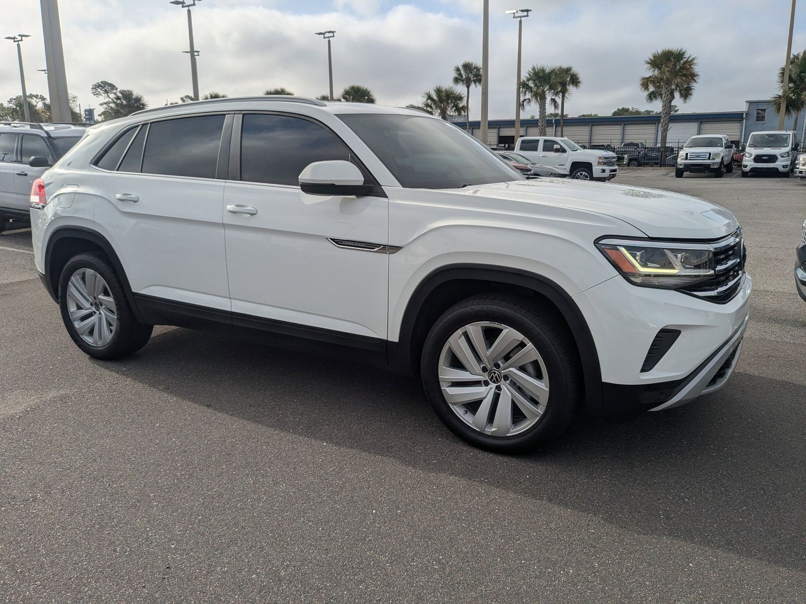 2022 Volkswagen Atlas Cross Sport 2.0T SE w/Technology