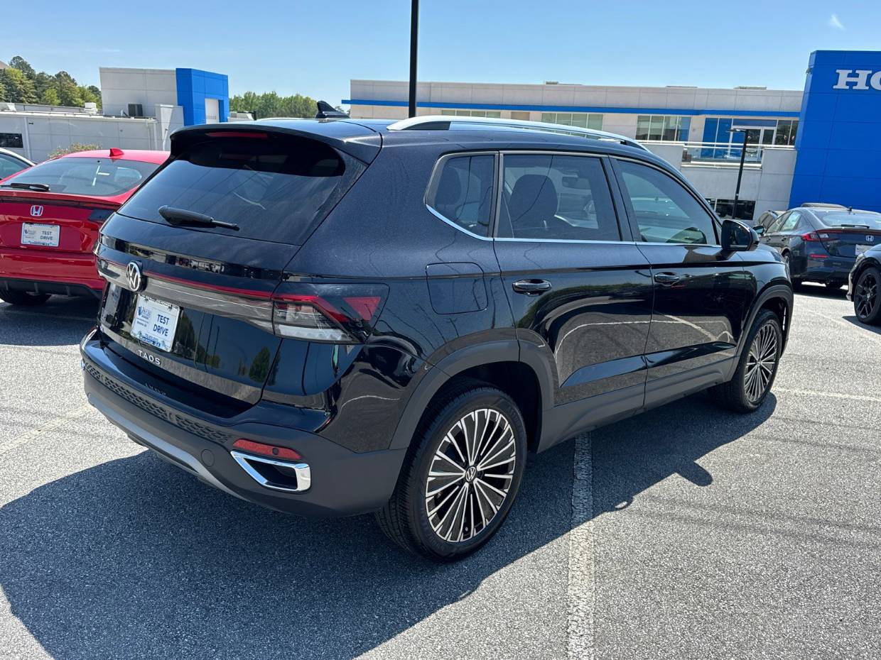 2025 Volkswagen Taos SE - Photo 7