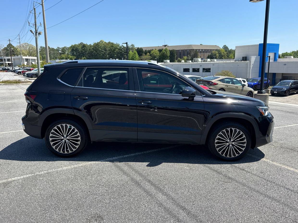 2025 Volkswagen Taos SE - Photo 8