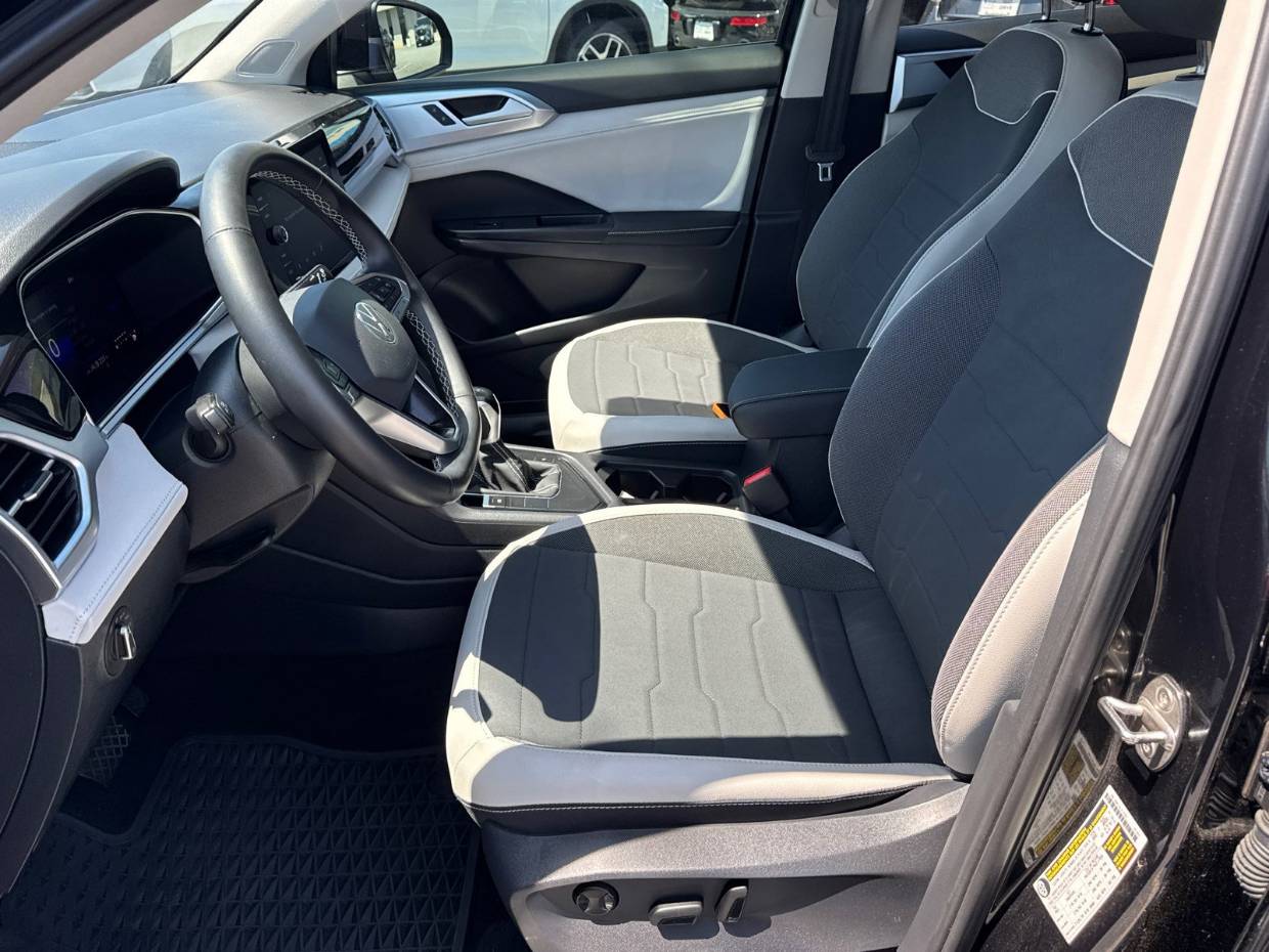 2025 Volkswagen Taos SE - Photo 9