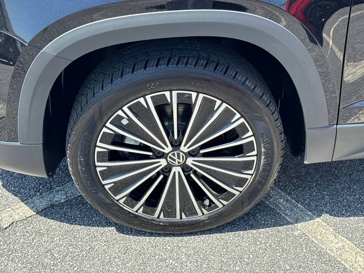 2025 Volkswagen Taos SE - Photo 11