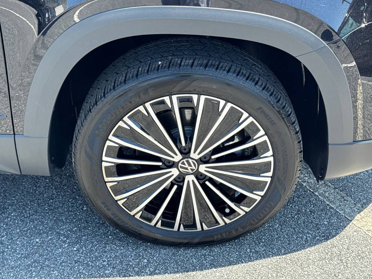 2025 Volkswagen Taos SE - Photo 12