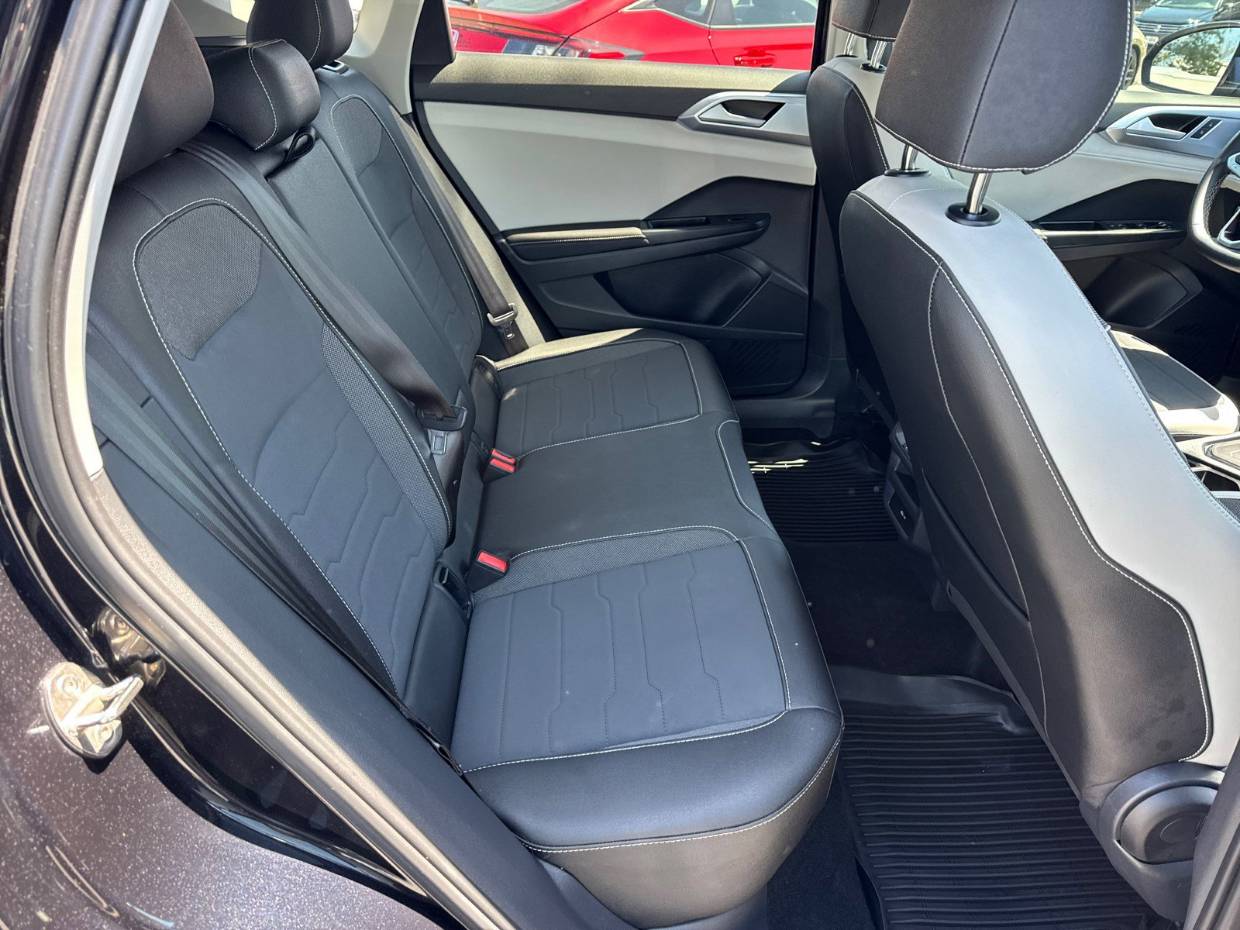 2025 Volkswagen Taos SE - Photo 15
