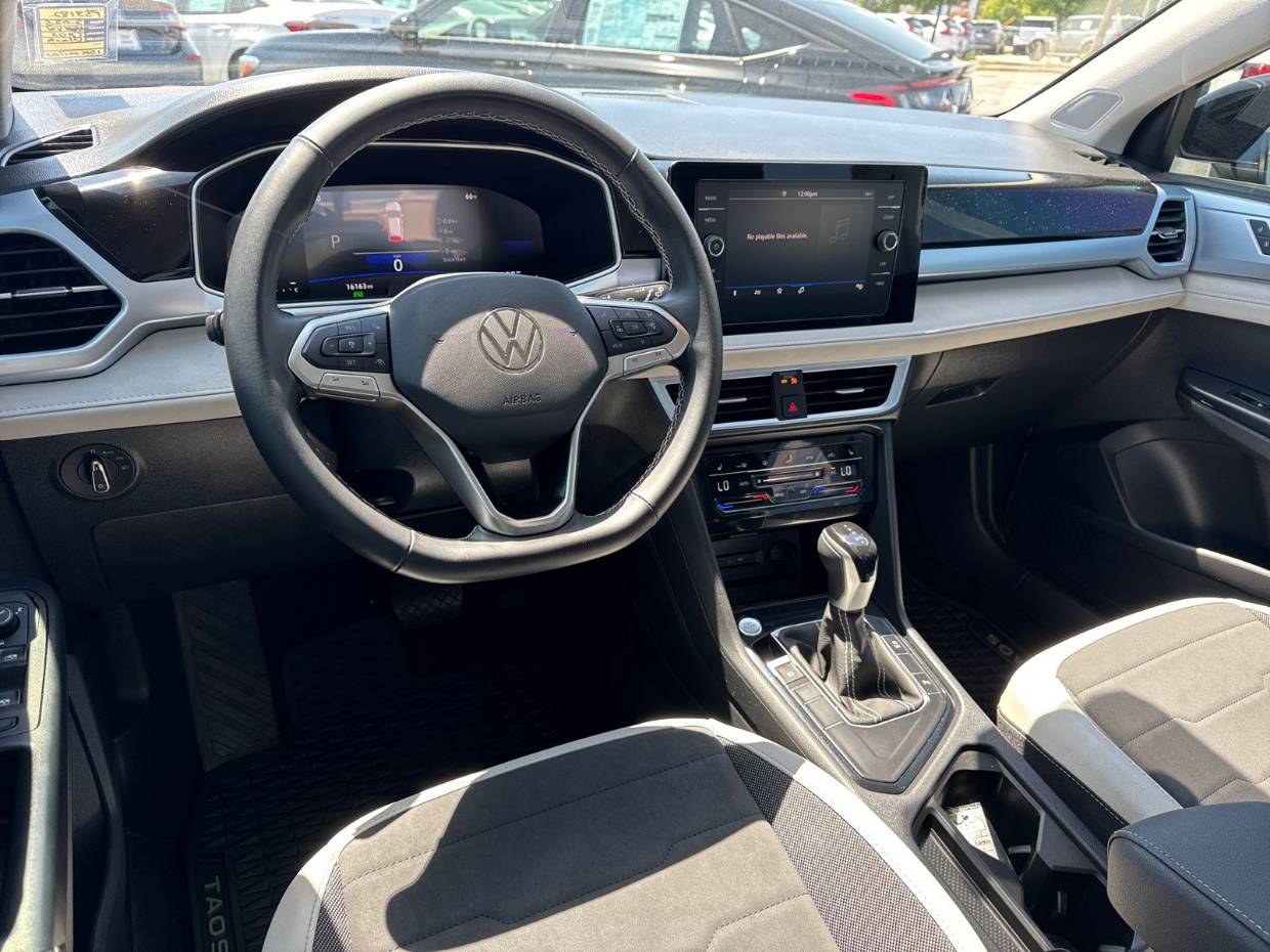 2025 Volkswagen Taos SE - Photo 22