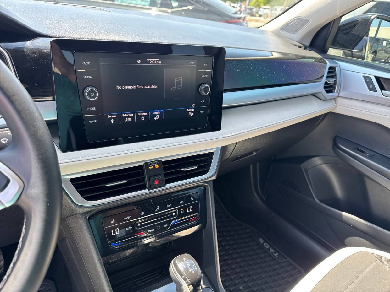 2025 Volkswagen Taos SE - Photo 29