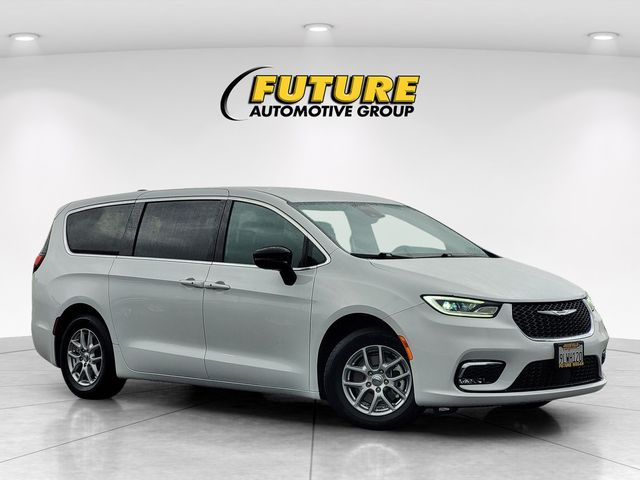 2024 Chrysler Pacifica Touring