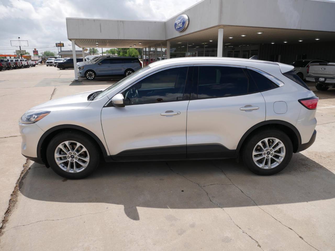 Used 2020 Ford Escape SE with VIN 1FMCU0G61LUB91979 for sale in Caldwell, TX