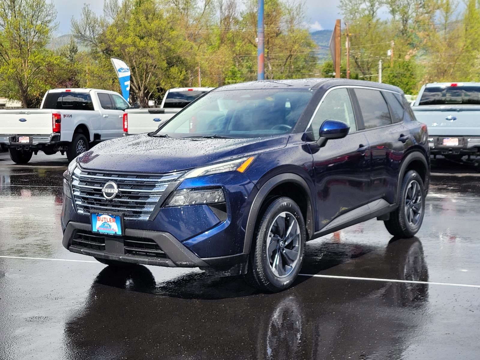 Used 2025 Nissan Rogue SV