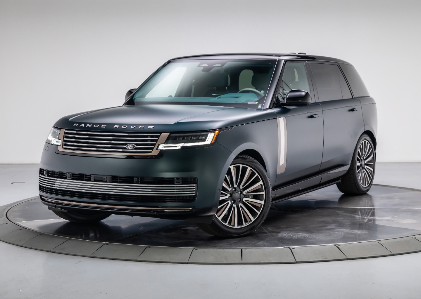 2026 Land Rover Range Rover 4.4 SV LWB's photo