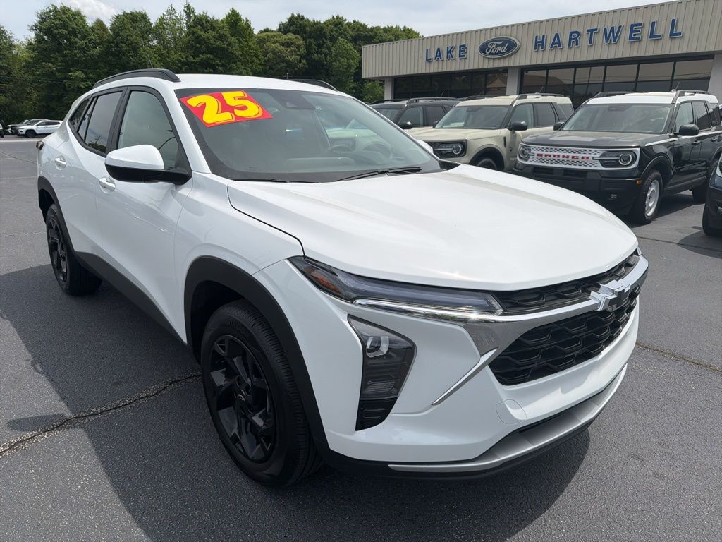 Used 2025 Chevrolet Trax LT