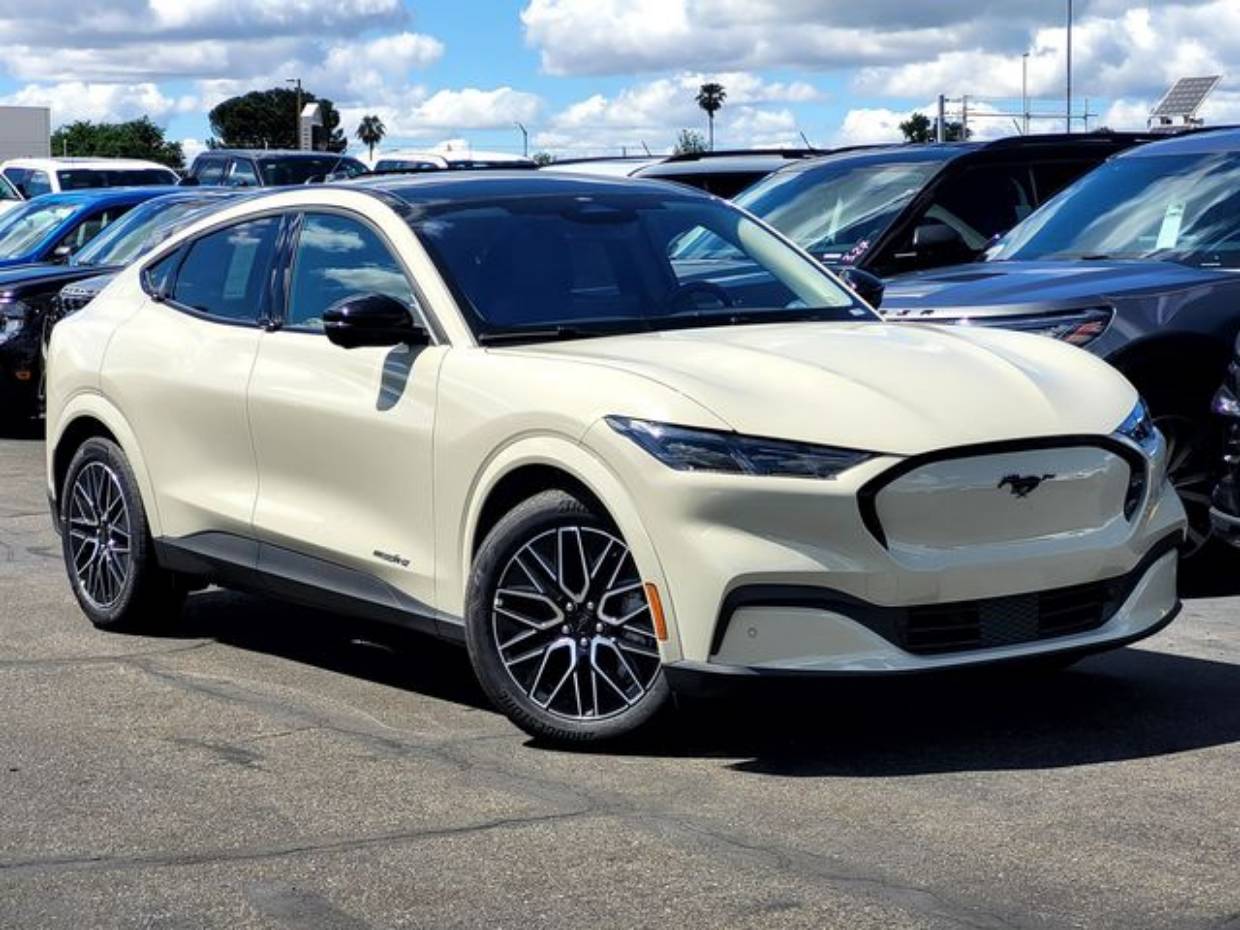 2026 Ford Mustang-Mach-e Premium's photo