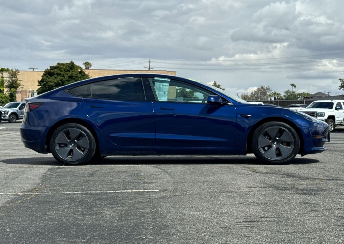 Used 2022 Tesla Model 3 Base with VIN 5YJ3E1EA1NF357086 for sale in Bakersfield, CA