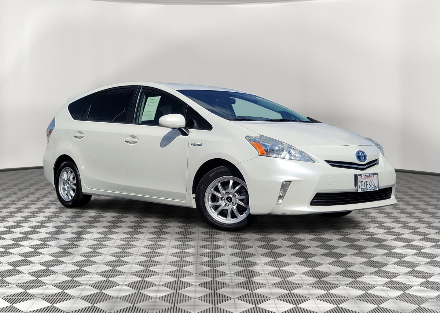 2014 Toyota Prius v Five
