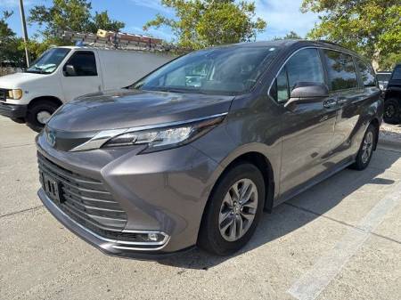 2022 Toyota Sienna XLE