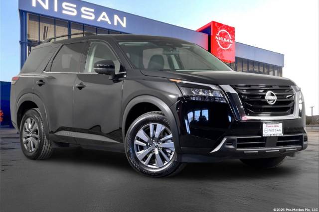 2025 Nissan Pathfinder SV