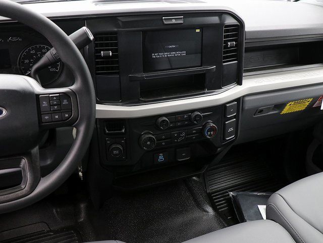 2025 Ford F-450 Super Duty Chassis Cab XL - Photo 13