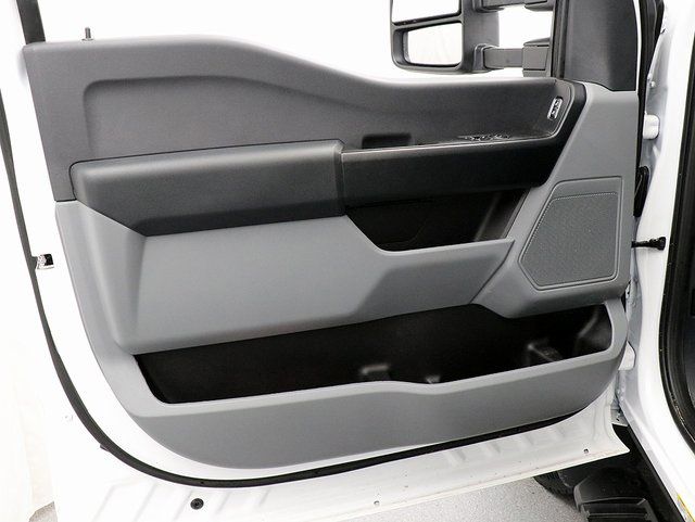 2025 Ford F-450 Super Duty Chassis Cab XL - Photo 23