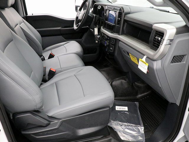 2025 Ford F-450 Super Duty Chassis Cab XL - Photo 27