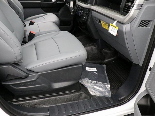 2025 Ford F-450 Super Duty Chassis Cab XL - Photo 28