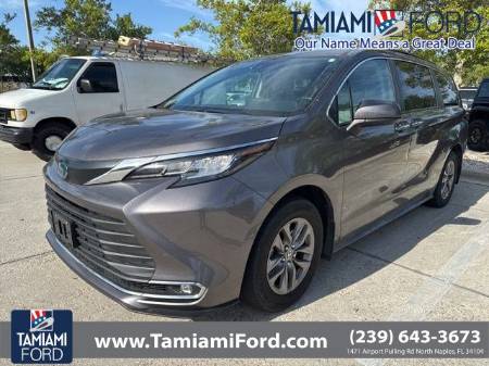 2022 Toyota Sienna XLE