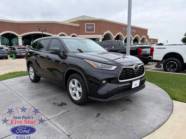 Used 2023 Toyota Highlander LE