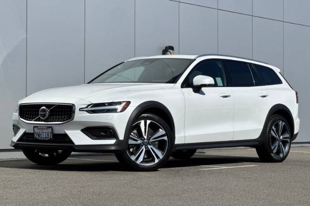 2026 Volvo V60 Cross Country B5 Plus