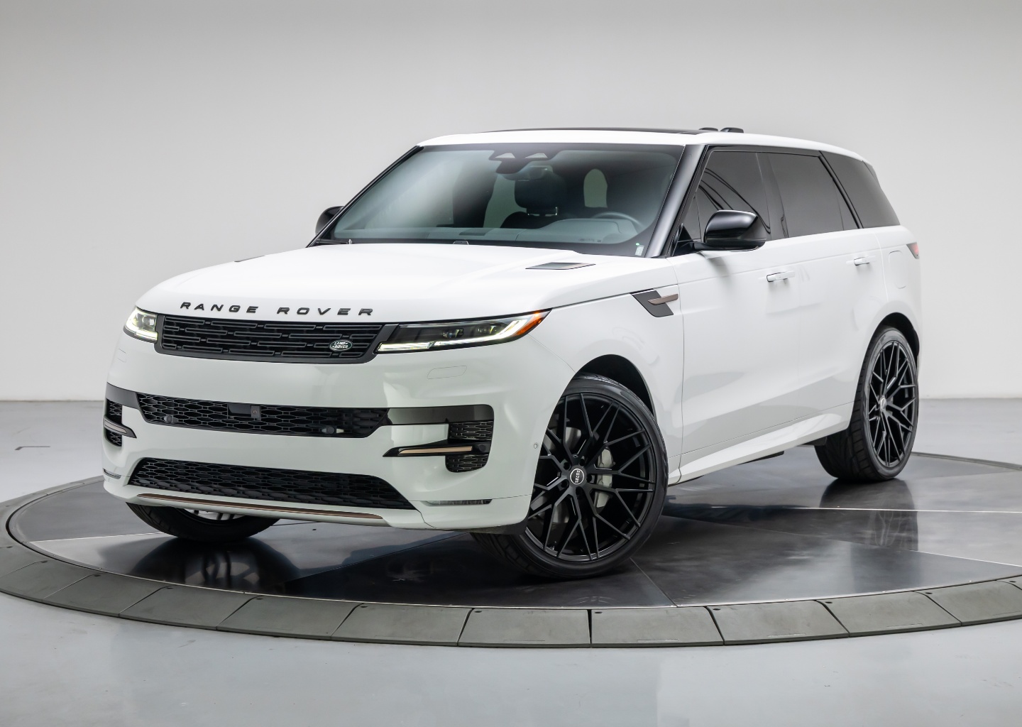 2025 Land Rover Range Rover Sport P460e PHEV Dynamic SE's photo