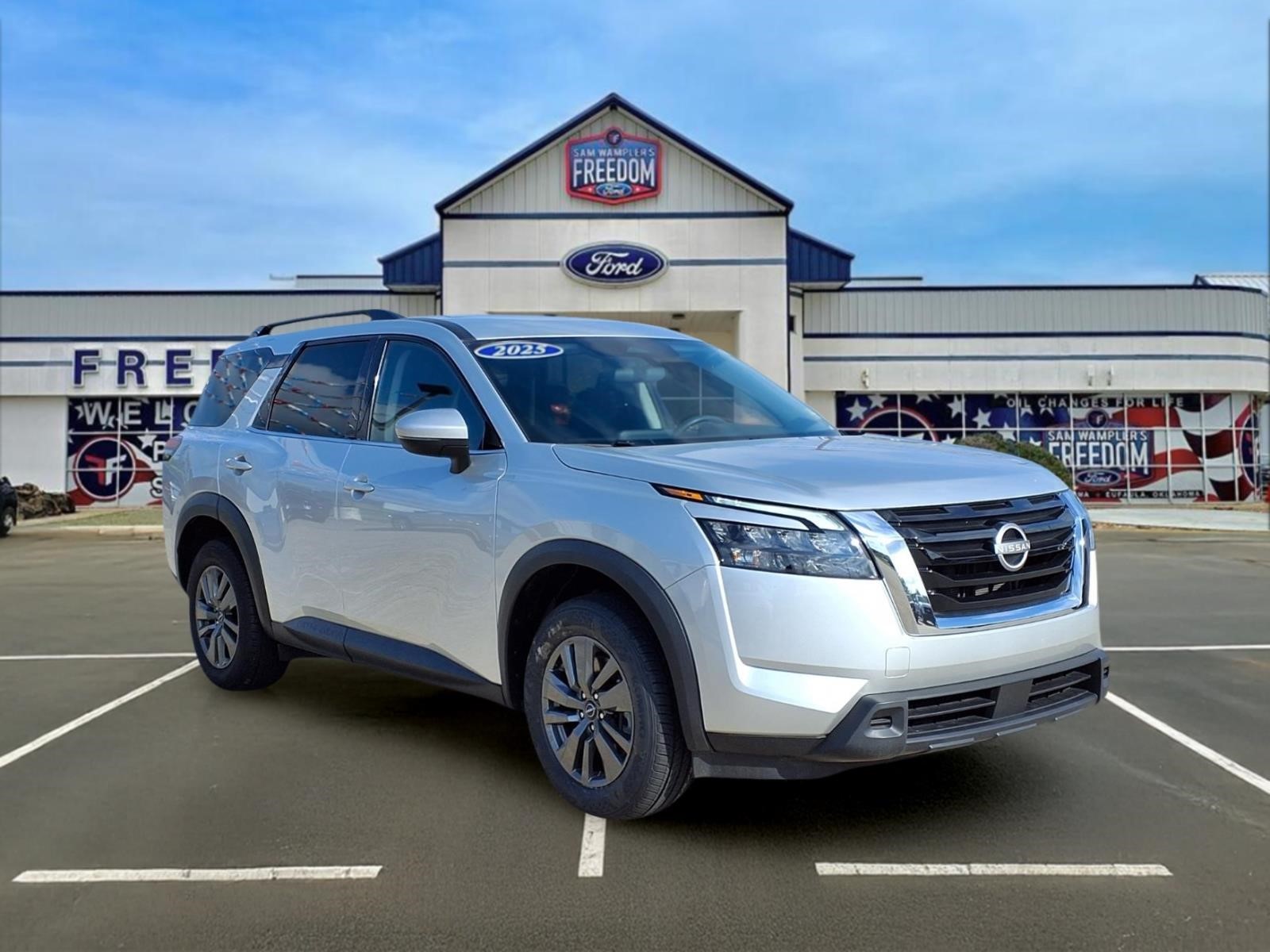 2025 Nissan Pathfinder SV