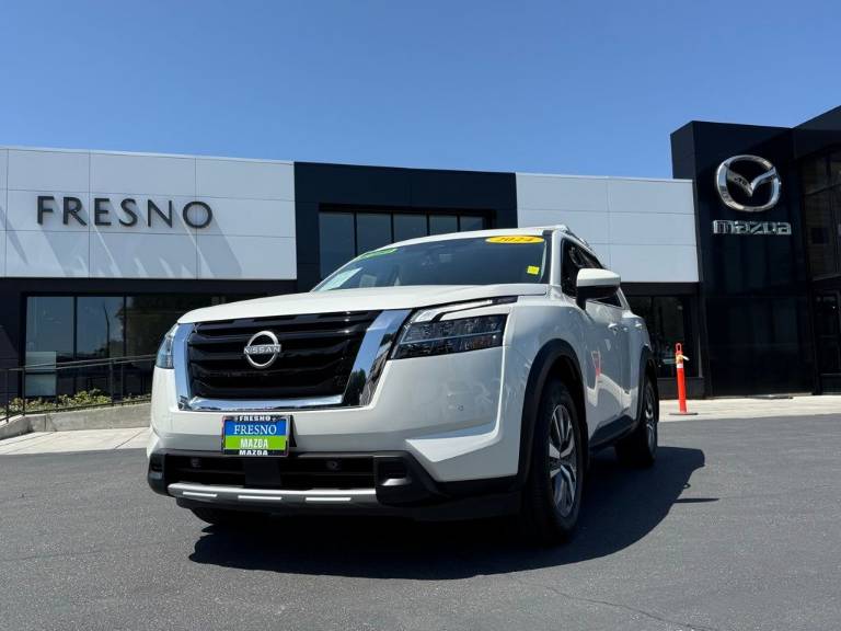2024 Nissan Pathfinder SL