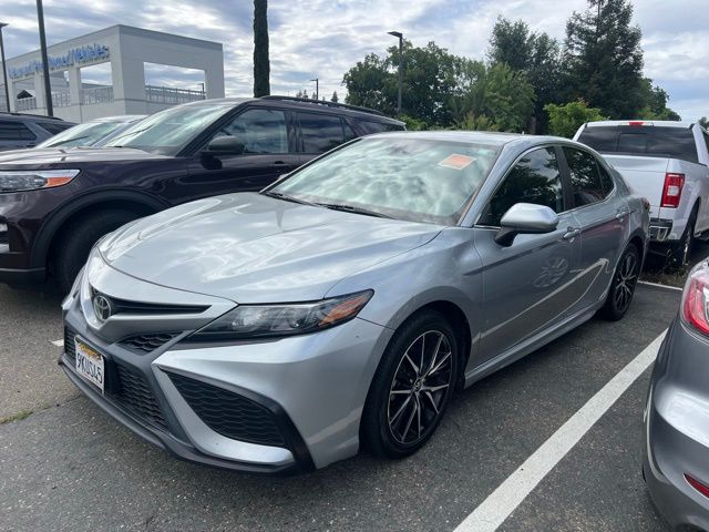 Used 2021 Toyota Camry SE