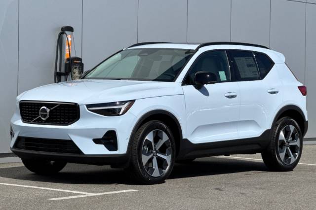 2026 Volvo XC40 B5 Plus