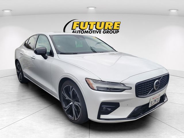 2024 Volvo S60 B5 Core Dark Theme