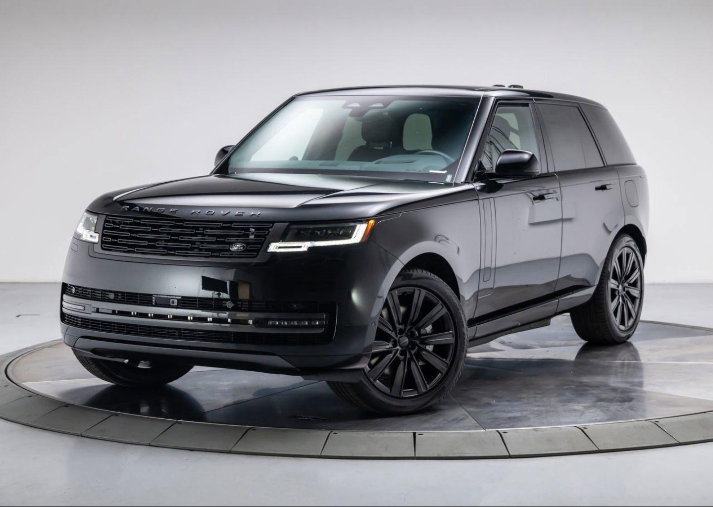 2026 Land Rover Range Rover 3.0 PHEV SE SWB's photo