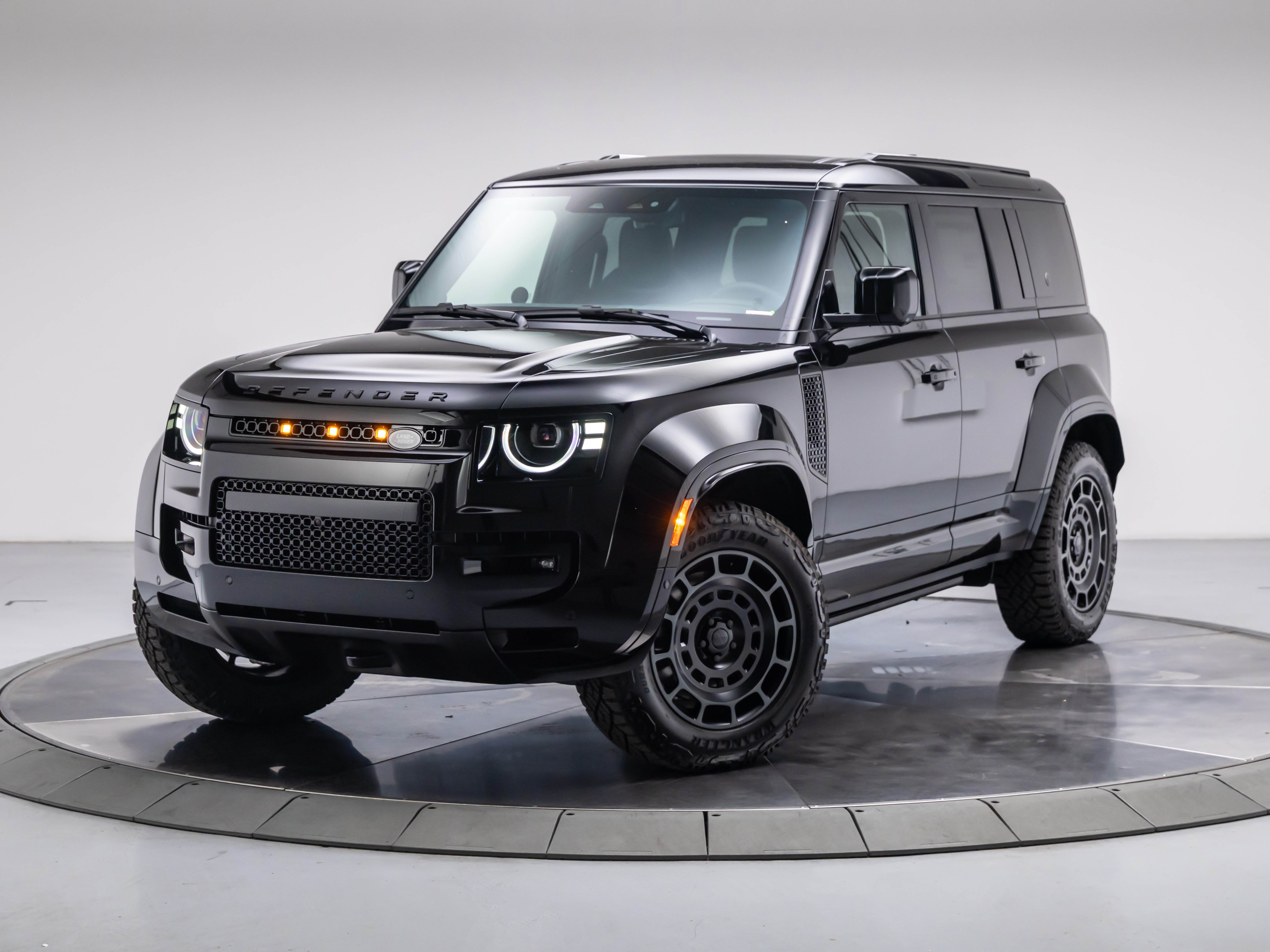 New 2026 Land Rover Defender P635 OCTA Black