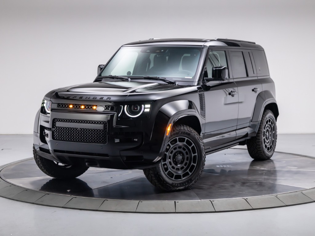 2026 Land Rover Defender P635 OCTA Black