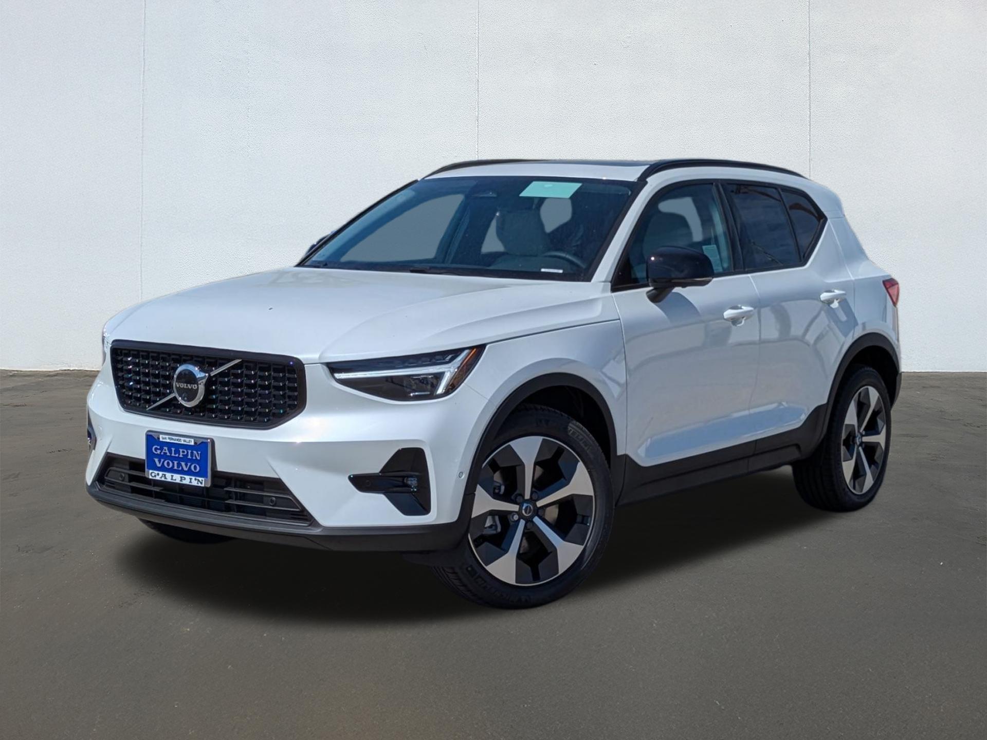 New 2026 Volvo XC40 B5 Plus Dark