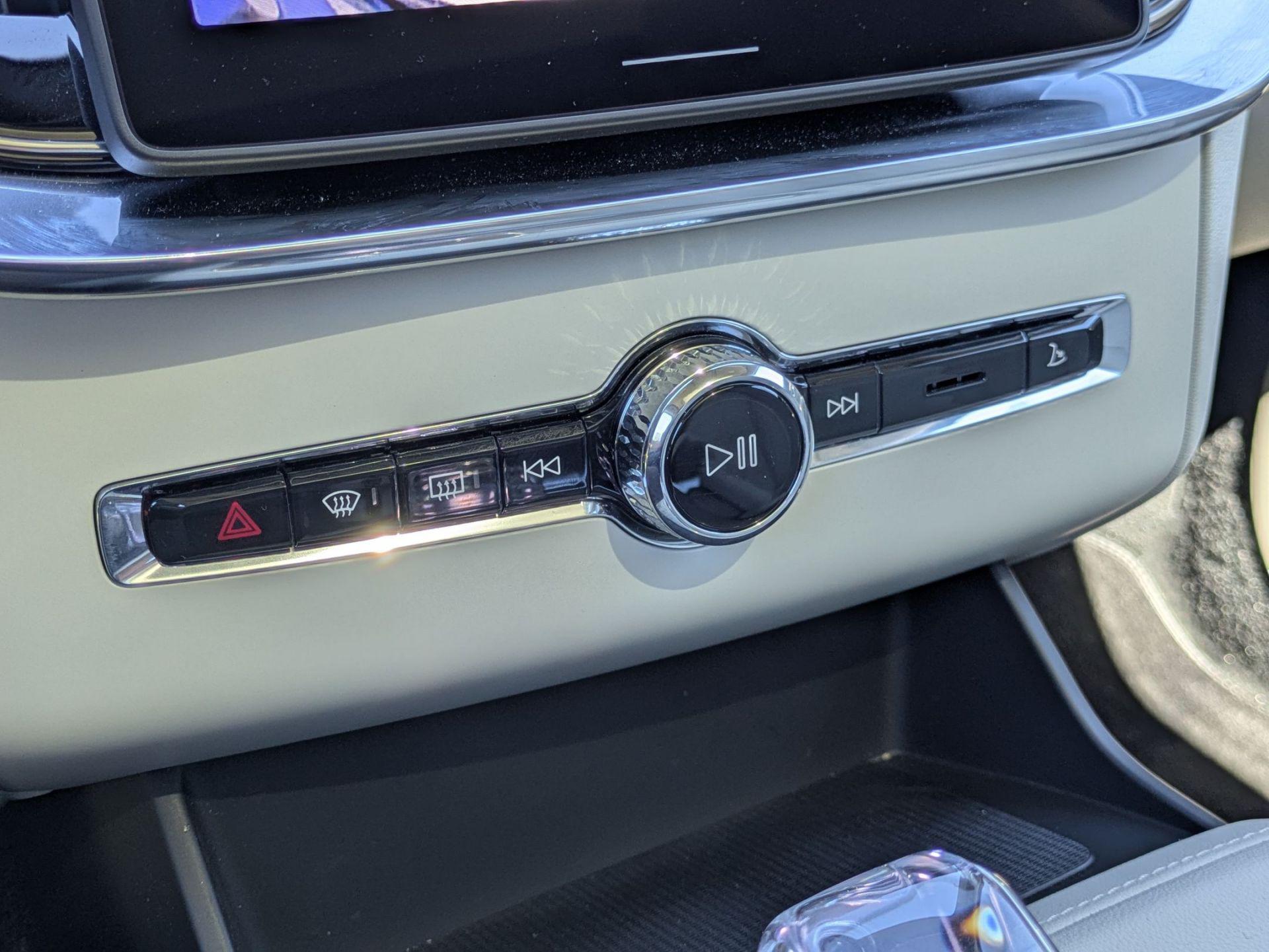2025 Volvo XC90 Ultra - Photo 16