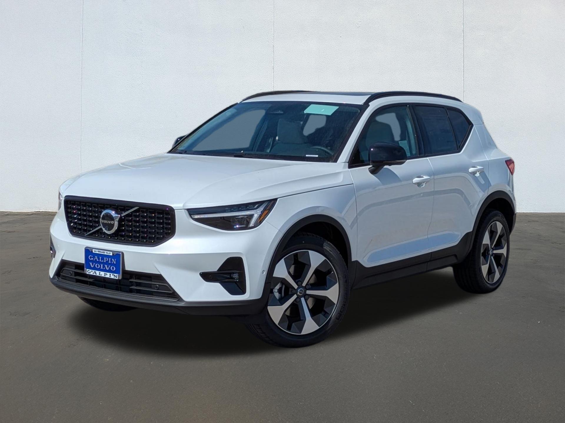 New 2026 Volvo XC40 B5 Plus Dark