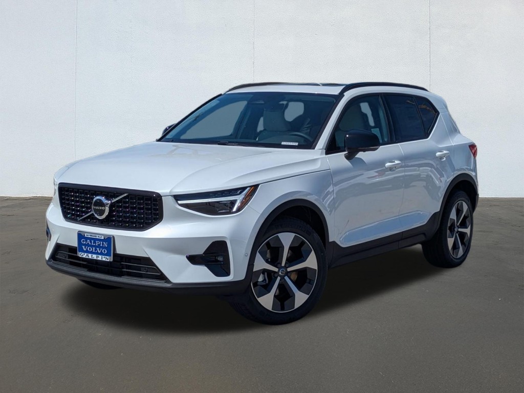 2026 Volvo XC40 B5 Plus Dark