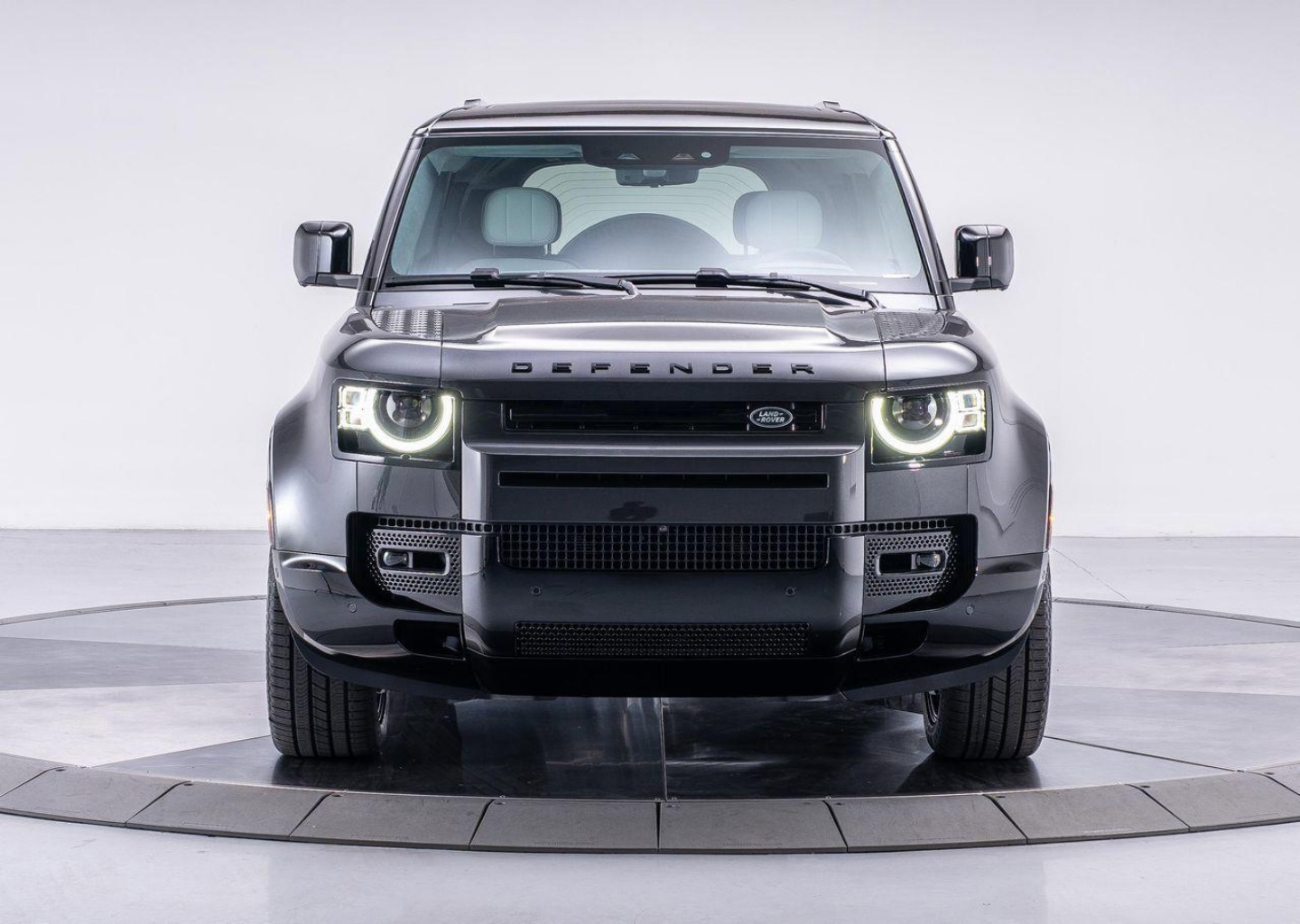 2025 Land Rover Defender V8 - Photo 8