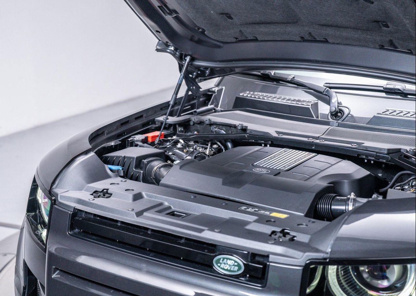 2025 Land Rover Defender V8 - Photo 10