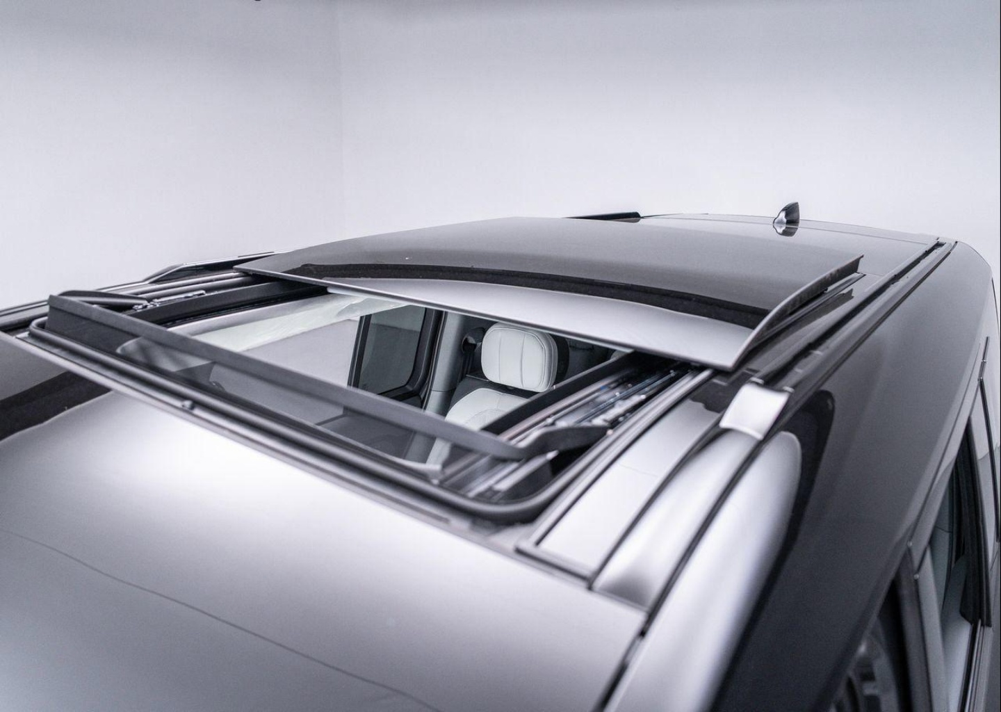 2025 Land Rover Defender V8 - Photo 11