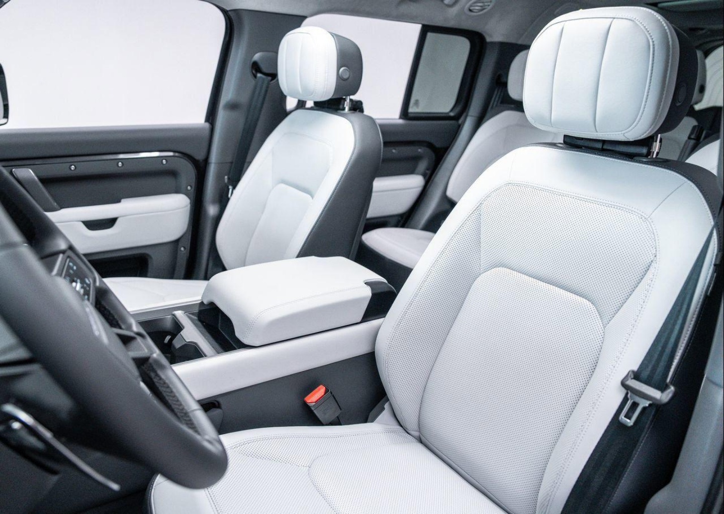 2025 Land Rover Defender V8 - Photo 15