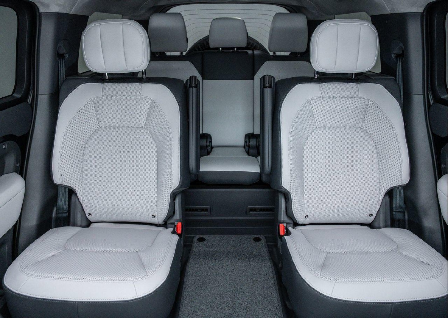 2025 Land Rover Defender V8 - Photo 16