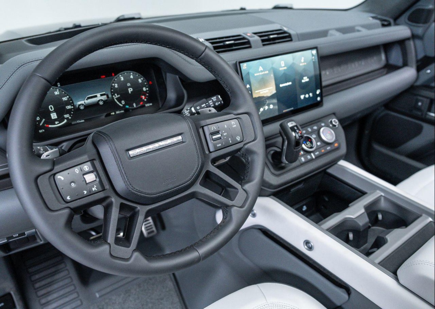 2025 Land Rover Defender V8 - Photo 18